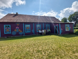 Žiobiškyje – piešinys ant bendruomenės namų